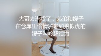 微露脸让E杯女神爬上楼梯来给我口