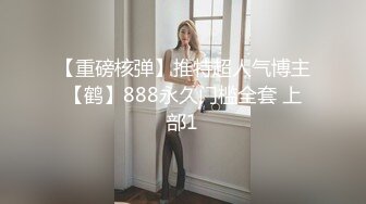 商场女厕偷拍披肩发美女 尿尿时用双手把逼掰开 尿完不擦逼