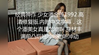 《极品CP魔手外购》集体公寓女厕双机位全景偸拍各种学生和上班族小姐姐方便，逼脸同框全身有美女有美逼 (11)