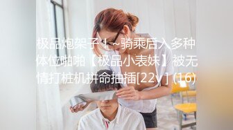 在酒吧就亲的死去活来 受不了了跑厕所输出 现在好了所有人在厕所门口看你们表演