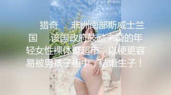 温柔的小少妇露脸深夜撩骚互动狼友，脱了衬衫就开始骚，揉奶玩逼自慰，逼逼里塞着跳蛋，扣着逼要舔狼友鸡巴