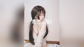 短发眼镜美女 玻璃黄瓜爆插小穴 没搞几下流出白浆