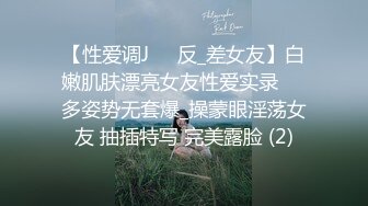   女友玩着手机也要服侍我，女友一定要这样的，真实爽到自己