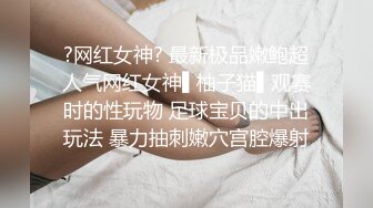 性感表姐在门口偷看，情趣黑丝嫂子被我操的直喊大鸡巴爸爸