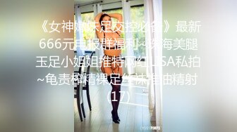  新人气质短发美女全裸自慰和炮友啪啪，毛毛非常浓密掰穴特写，手指扣入摩擦阴蒂