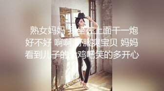 新来的极品女模特，全程露脸玩弄金枪不倒大鸡巴倒模，跟狼友互动撩骚，一插到底淫水多多