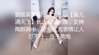 ⚫️⚫️⚫️固定全景脸逼同框，服装城女厕偸拍多位少女少妇方便，红衣皮靴女蹲下后穴门大开属实有点想入非非了2