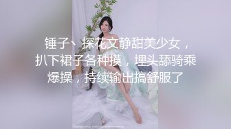 极品小萝莉黑白丝诱惑，小奶子翘屁股大长腿跟狼友互动撩骚，无毛白虎逼镜头前的诱惑，揉奶自慰呻吟精彩刺激