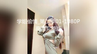 风骚美少妇寻求刺激，打着电话被无套后入操逼，表情夸张极其享受特写超粉穴