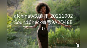 全套情趣空姐制服外围美女，修长美腿渔网袜，吸吮舔屌插嘴口活一流，扶着细腰后入肥穴，站立侧入镜头前一进一出