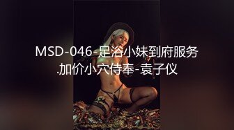  甜美骚骚小妞和小男友居家操逼，短裙骑在身上抽插，搞一会自己拿道具自慰，男友JB有点小