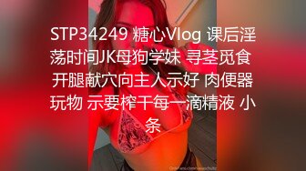 两按摩骚女激情4P，骑在身上调情扣穴