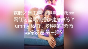 女厕偷拍，眼前一亮的高挑黑丝美腿白人女神，看来公用厕所的马桶真是个鸡肋的东西，妹子只能半蹲着尿