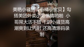 小百货店老板娘上衣扣子掉了一个也不知道露出一只奶子被拍到