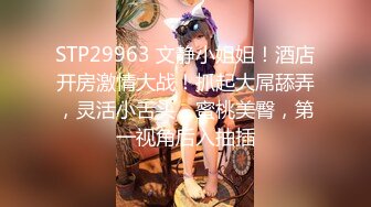 【新片速遞】  淫妻的标配 老公舒服 逼里一根 嘴里一根 手上玩着两根 一刻不停地被五根大鸡巴连续内射 骚逼灌满精液 太淫荡太诱惑