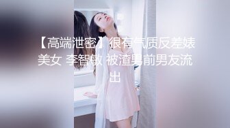 两个妹子直播抢着吃肉棒，被猛操不够还拿木棒自插穴穴