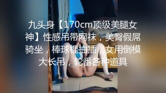 漂亮女优穿着开档牛仔裤享受被舔穴的快感