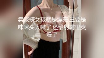 短裤长发白色吊带大胸妹