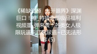 大神旅游景区一路走一路抄底众多的美女少妇眼界大开 (6)