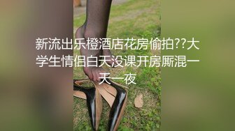   一起来吧小宝贝按摩床上激情双飞，黑丝情趣享受两个骚逼的口活服务真棒