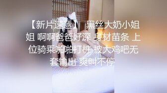 揉着揉着骚逼就潮喷了