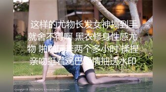 深圳某小区干洗店性感美女老板娘和经常光顾生意的中年男酒店偷偷开房，真风骚出门连内裤都不穿，边肏边扒衣服!