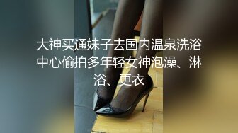 白色外套大奶妹子啪啪，口交舔弄沙发抽插再到床上骑坐自己动