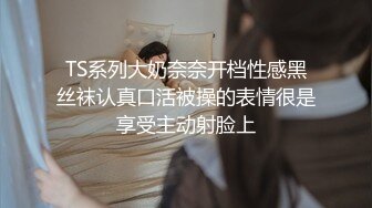 【金莲小仙女】勤劳的男人有逼看，重庆小山村的艳遇，川妹子大姨妈期间来露逼撒尿秀咪咪，农村大哥看的真爽真刺激