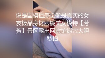  酒吧少妇激情4P，露脸颜值不错伺候三个大哥，交大鸡巴，让三个大哥在床上玩弄