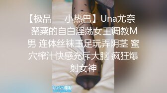 两个女的抢着吃鸡巴