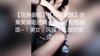 大型商场跟踪抄底没穿内裤的短裙美女 男的还时不时的把手伸进去摸一下