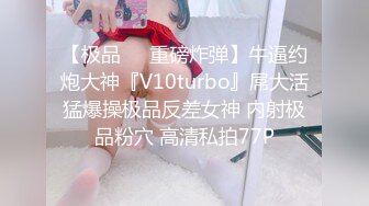 商场白色隔板全景后拍多位美女尿尿2 (1)