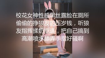 甜美型肉感小少妇自慰诱惑很有韵味，半脱下内衣掏出大奶子，开档丝袜抬起一条腿，掰穴揉搓挺粉嫩