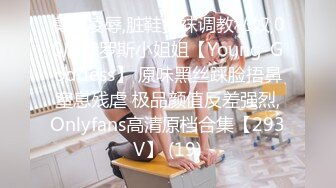 声音超好听清纯美女小姐姐独自在家自慰，拿出道具假屌乳交，黑色丝袜掰穴特写，振动棒进出抽插呻吟酥麻