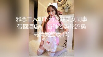 游乐场女厕全景偷拍几个漂亮美女撅着屁股尿尿❤️肥美的鲍鱼完美呈现