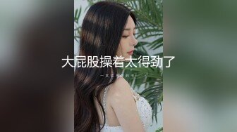 性欲旺盛的小伙,未婚妻刚下班工作服还没换就开干