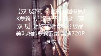  两女一男小少妇户外野战路边交后入，搞一会来人回车上，手指扣逼掰穴特写