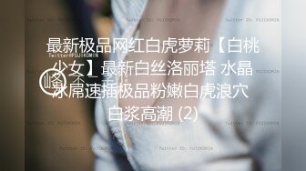 漂亮模特美女 在样板间试衣服被设计师潜规则 在沙发上激情啪啪 表情好销魂 骚叫不停