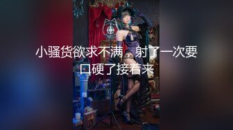 黑客破解眼镜哥带着好身材的女友酒店开房