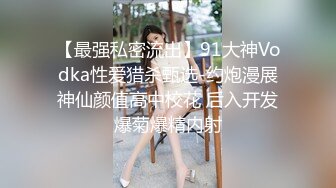 暗藏摄像机偷窥两位身材高挑极品新娘伴娘换衣服