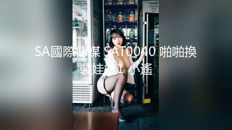 丝袜高跟情趣装诱惑的绝美少妇，让小哥趴在身上吃奶子