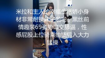   豹纹小少妇露脸精彩演绎，房间里好几哥男人观战，交大鸡巴互动狼友撩骚听指挥