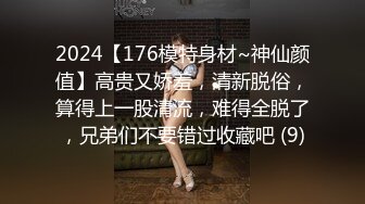 D罩杯极品美乳新人美妞喜欢玩诱惑，两个大奶子揉捏，手伸进内裤自摸，若隐若现就不让你看逼，往上视角揉搓奶头