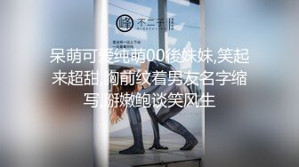 高考结束，小情侣开房啪啪庆祝，短发学生妹制服诱惑，坐眼镜男身上骑行摇晃，啊啊叫