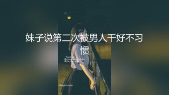 《母子乱伦》趁着中午家里没人还是忍不住冒险和妈妈打一炮