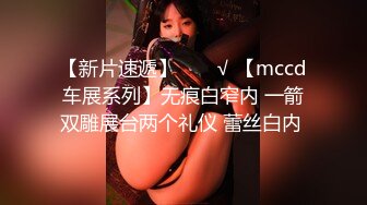 小情侣出租屋里面直播赚钱，和娇小小女友啪啪大战白虎花样超多，道具插穴自慰