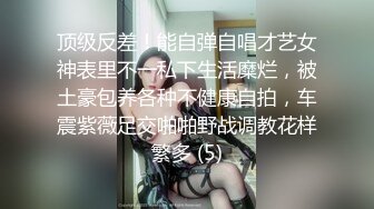 金发苗条骚女【奶油甜心】黑丝舔足自摸道具自慰，舔弄振动棒掰穴扣逼，很是诱惑喜欢不要错过