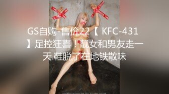 下班时间和女白领在公司厕所里偷偷来一发，射在她脸上