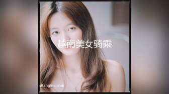 都说是三个女人一台戏我看是三个男人没好事