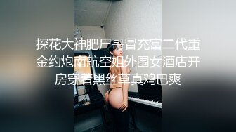 汕头离异，大奶少妇，到她家吃了饭搞事情，原来骚货还私藏了不少好货，让我拿肉棒一起操她，上下堵住，真过瘾！